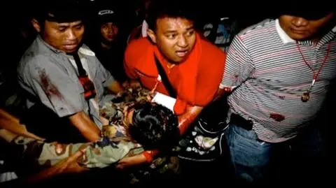 Strzały na barykadach w Bangkoku