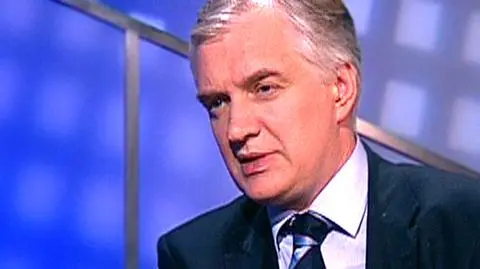 Przypomniany przez Jarosława Kaczyńskiego temat niemieckich roszczeń do ziem zachodnich i północnych to "odgrzewanie resentymentów", które wraca "jak bumerang". Tak uważa Jarosław Gowin, którego zdaniem "politycy PiSu nie potrafią w inny sposób zwrócić na siebie uwagę".(TVN24)