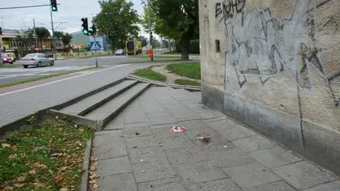 Leżał z rozbitą głową. Policja bada przyczyny śmierci 28-latka