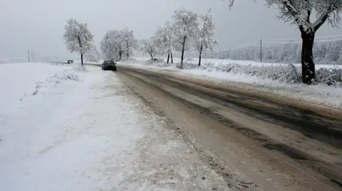 Ślisko i niebezpiecznie na drogach