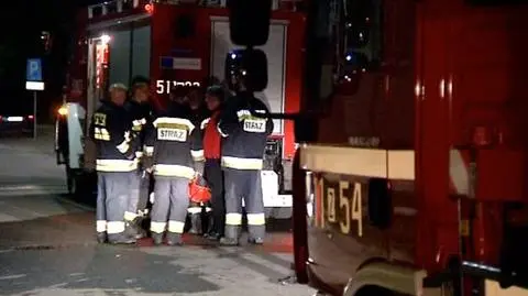 Pożar bloku. Spłonęło pół dachu