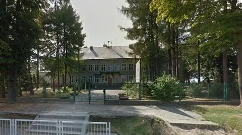 Ksiądz „szarpał uczniów za uszy”. Dostał naganę, może wrócić do pracy