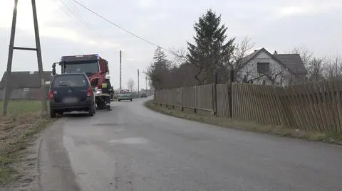 Siedzieli na kanapach i przy stole. Nie żyli. Zabiły ich dopalacze