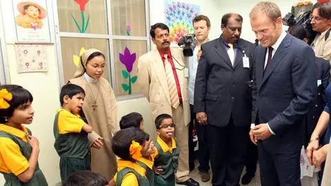 Niewidome hinduskie dzieci śpiewają dla Tuska