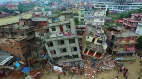 Premier Nepalu błaga o pomoc