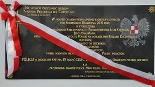 Orzeł jest częścią tablicy upamiętniającej katastrofę smoleńską 