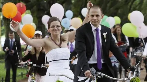 Dwie pary pedałów, dwie kierownice, czyli ślub na rowerze