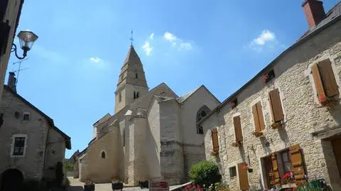 Francuski mer obniżył sobie pensję. Ustawa każe mu ja podwoić