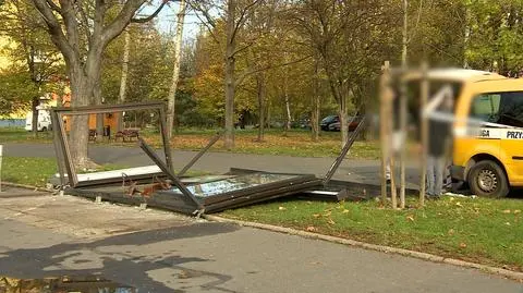 Uderzył w przystanek, ranił dwójkę dzieci