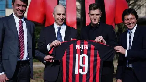 Krzysztof Piątek has signed a contract with A.C. Milan. He will play with number 19 on his shirt