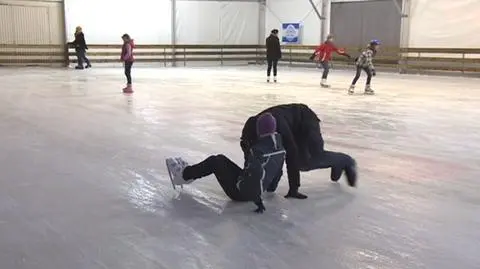 Poznaniacy korzystają z lodowiska od poniedziałku