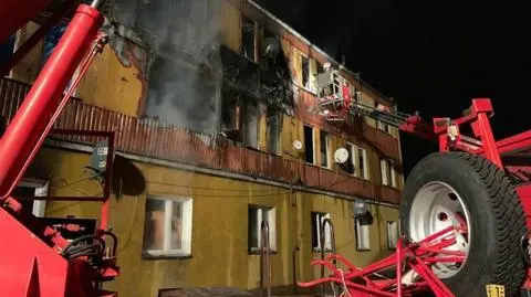 Pożar domu socjalnego w Zdzieszowicach. Dwie osoby ranne