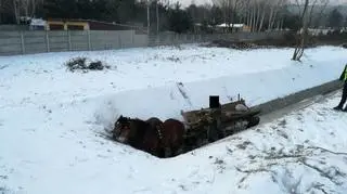 Wóz razem z końmi wylądował w rowie melioracyjnym