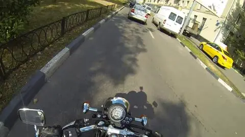 Mścicielka na motocyklu 