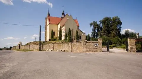 Proboszcz wygrał w siądzie z parafianami