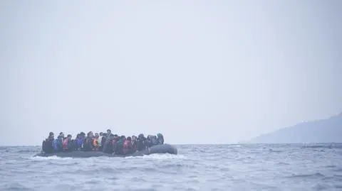 W 2015 roku każdego dnia na Lesbos z Turcji przypływało kilka tysięcy migrantów ["Uwaga" TVN z 24.08.2017]
