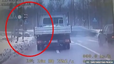 Kielce. Bez prawa jazdy, na czerwonym