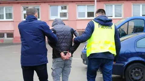 Działali metodą "na policjanta". Wyłudzili setki tysięcy złotych
