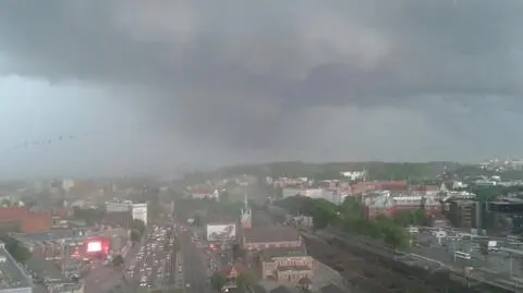 W ciągu kilkunastu minut nad Gdańskiem zrobiło się ciemno