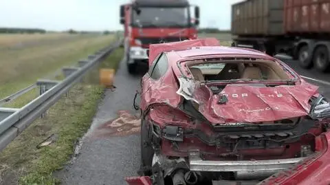 Rozbił auto warte fortunę. I zniszczył 60 metrów barierek