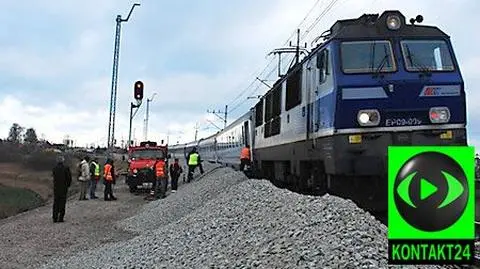 Jeden wypadł z torów, a drugi zerwał trakcję