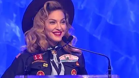 Madonna w stroju skauta całowała się z gejem z CNN