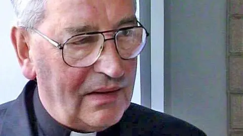 Bp Pieronek: Senyszyn niech krowy doi