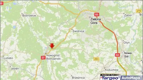 Audi uderzyło w drzewo. Dwie osoby nie żyją, trzy są ranne