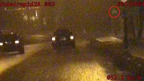 W BMW wyprzedzał na skrzyżowaniu i przejściu dla pieszych