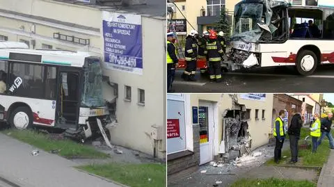 Autokar wbił się w ścianę budynku w Świeciu