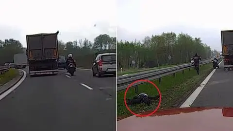 Spadła z motoru na drogę