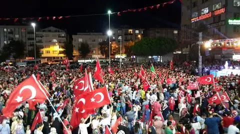 Turcja. Hołd dla "męczenników" w pierwszym dniu szkoły