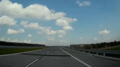 Czy trasa S8 jest łatana asfaltem? 
"Używamy materiałów najwyższej jakości"