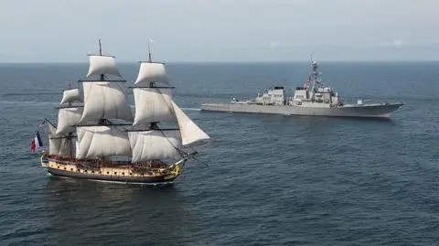 Fregata Hermione dopłynęła do USA. Replika francuskiej fregaty w USA