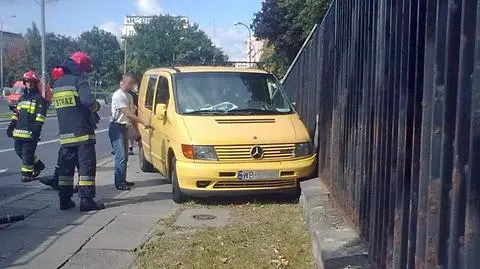 Warszawa: Samochód wbił się w ambasadę Rosji