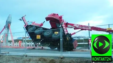Przewrócił się dźwig. Operator w szpitalu