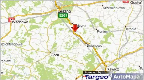 Zderzenie auta ze śmieciarką: jedna osoba nie żyje, dwie ranne 