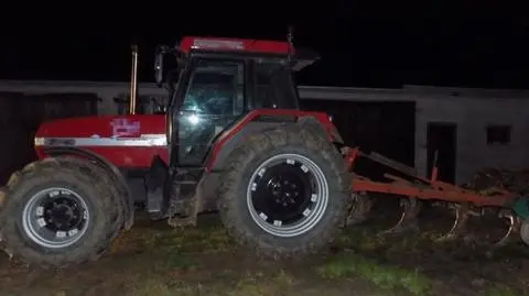 Biskupiec. Traktorzysta zapomniał podnieść pług i zaorał drogę