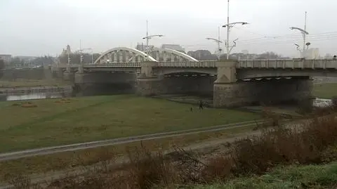 Na filmie widać, że mężczyzna kieruje całym marszem - komentował na antenie TVN24 kryminolog Paweł Moczydłowski