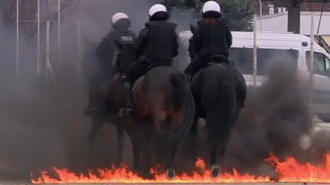 Łódź: policja przyzwyczaja konie do starć z chuliganami
