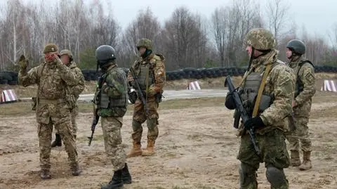 Ukraińscy wojskowi ćwiczą z brytyjskimi żołnierzami 