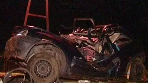 Corsa wjechała w drzewo. Pasażerka nie żyje