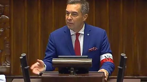Poseł Zbigniew Gryglas w opasce NSZ w Sejmie 