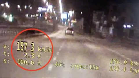 Pędził o 100 km/h za szybko. Wszytsko nagrała kamera w policyjnym radiowozie
