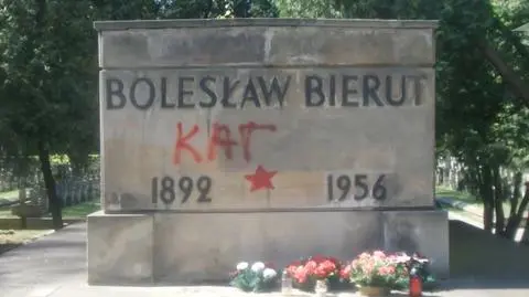 Aleja Zasłużonych na Powązkach budzi kontrowersje