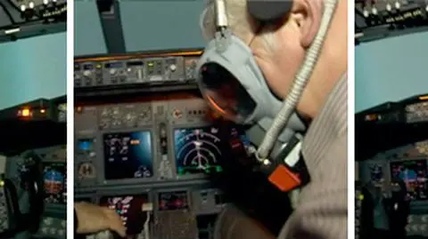 Zobacz jak samolot wlatuje w chmurę pyłu