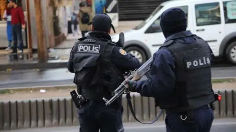 Turcja. Tysiące policjantów zawieszonych w obowiązkach