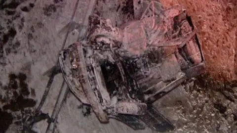 Auto spadło z wiaduktu