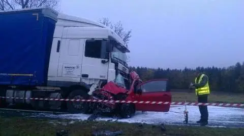 Kandydatka na radną zginęła w czołowym zderzeniu z tirem