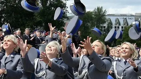 Premier chwali odwagę policji. Także pod halą KDT